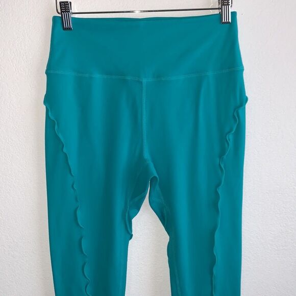 Free People FP Movement Hearts Aflutter Wavy Waters Ruffle Active Leggings Sz M - Picture 5 of 13